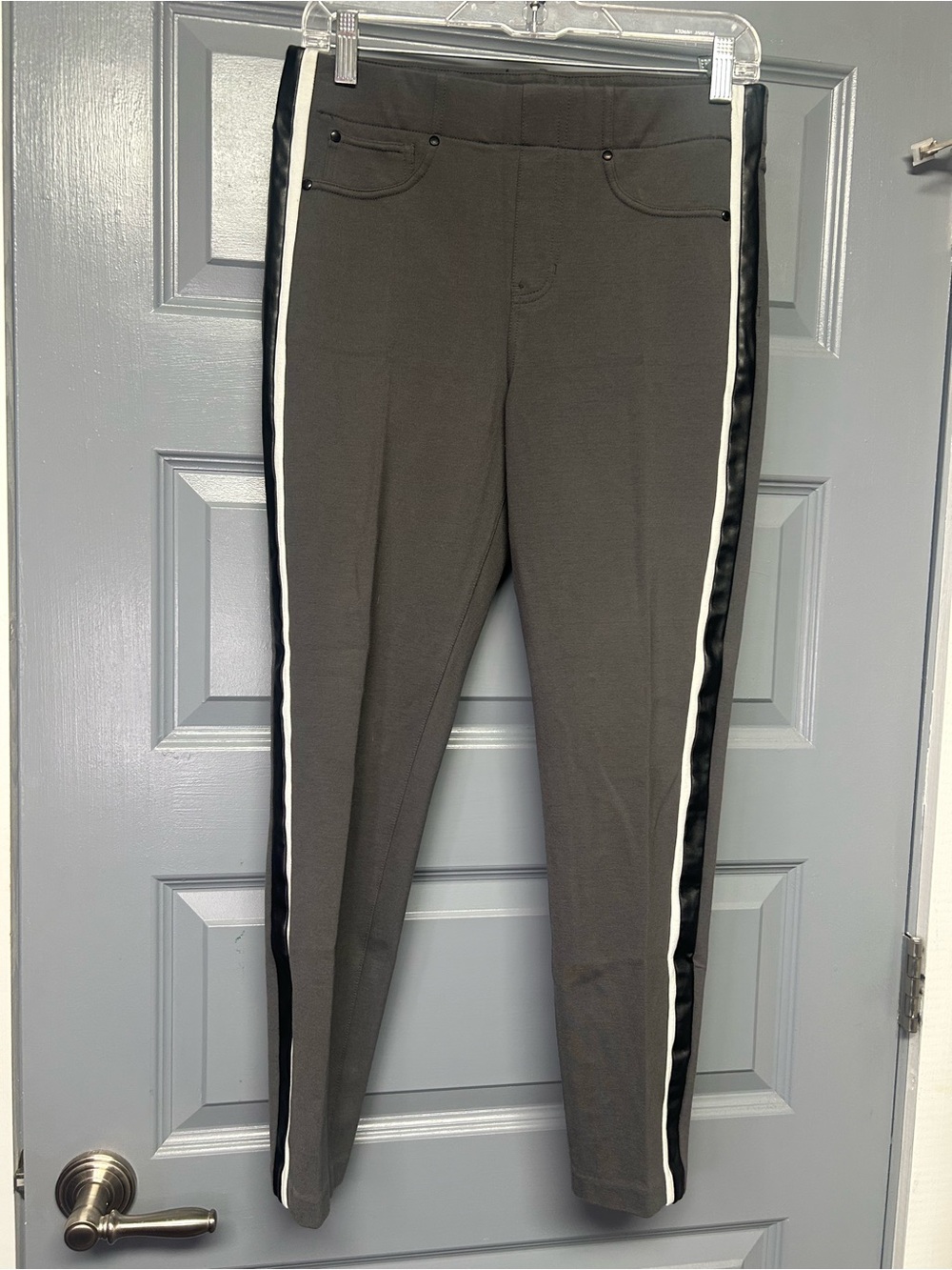 LIVERPOOL Skinny tapered leg pintexknit pants with faux leather side stripe. 10